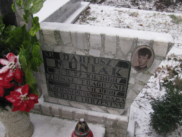 Dariusz Muniak 1968 Lwówek Śląski - Grobonet - Wyszukiwarka osób pochowanych